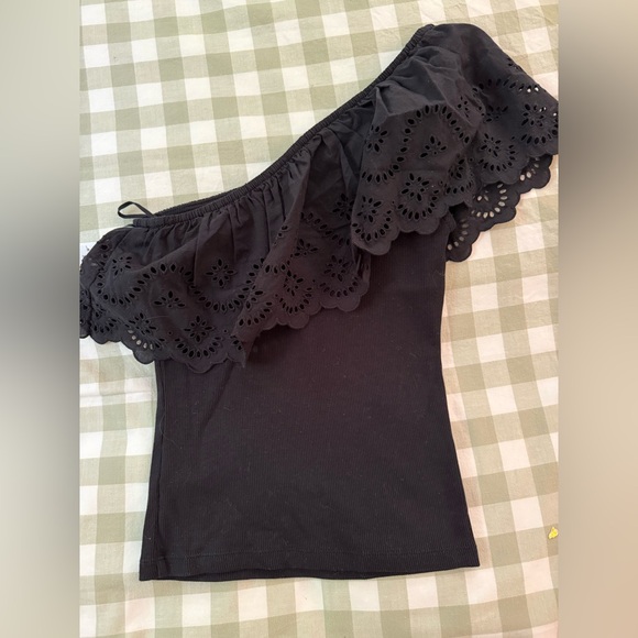 Black One-Shoulder Ruffle Top - Picture 4 of 4